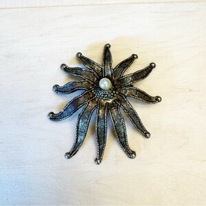 Vintage Brooch Pin Flower Daisy Mum with Faux Pearl Textured Goldtone